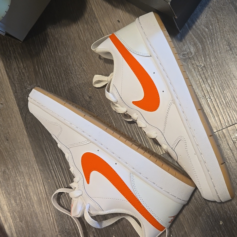 Nike Court Burough Low 2(GS)  Orange Swoosh 6.5 Youth/womens 8 BRAND NEW - Picture 12 of 12